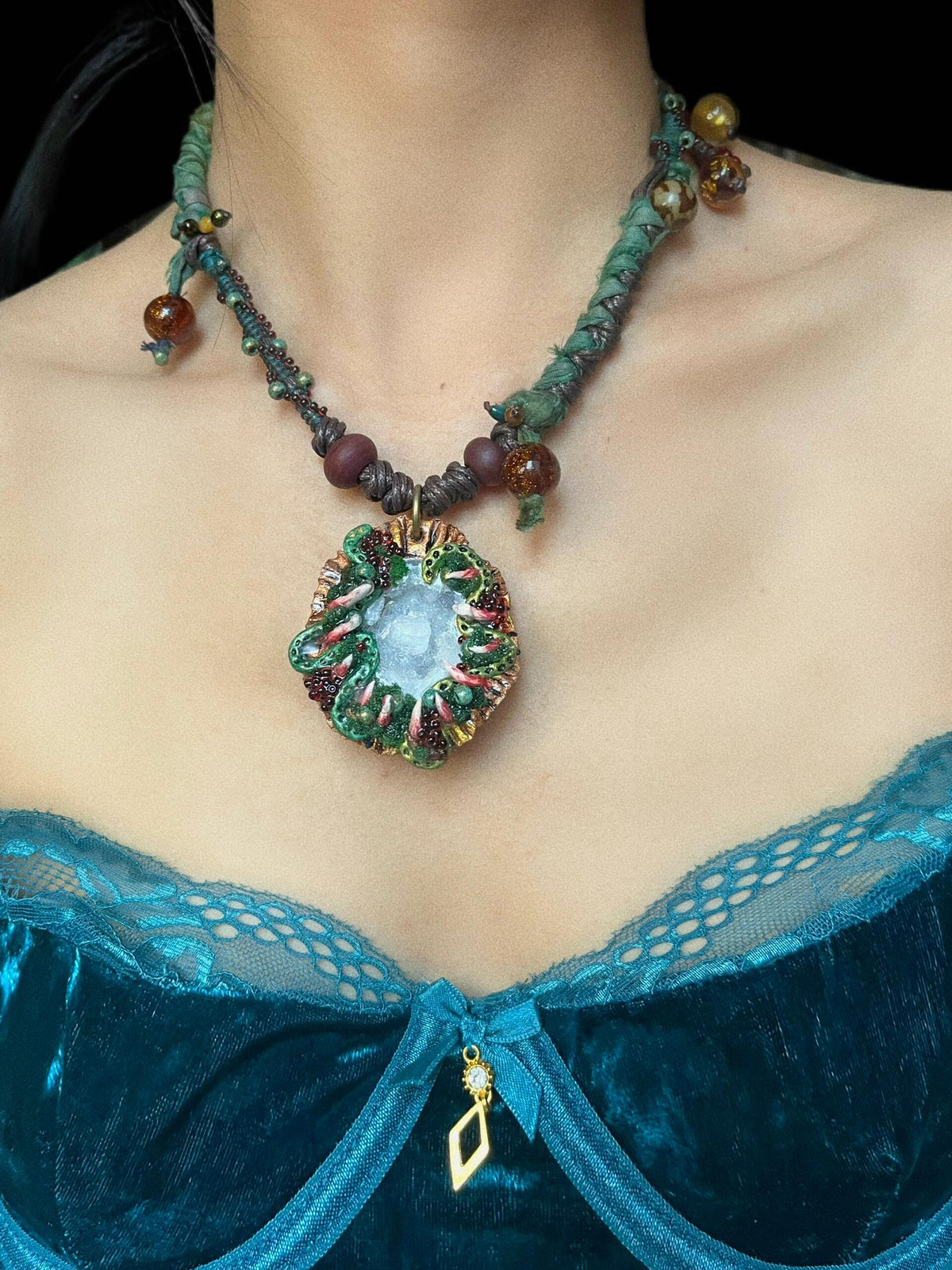 Handcrafted Tribal Beaded Necklace – Ancient Mystique, Modern Edge」