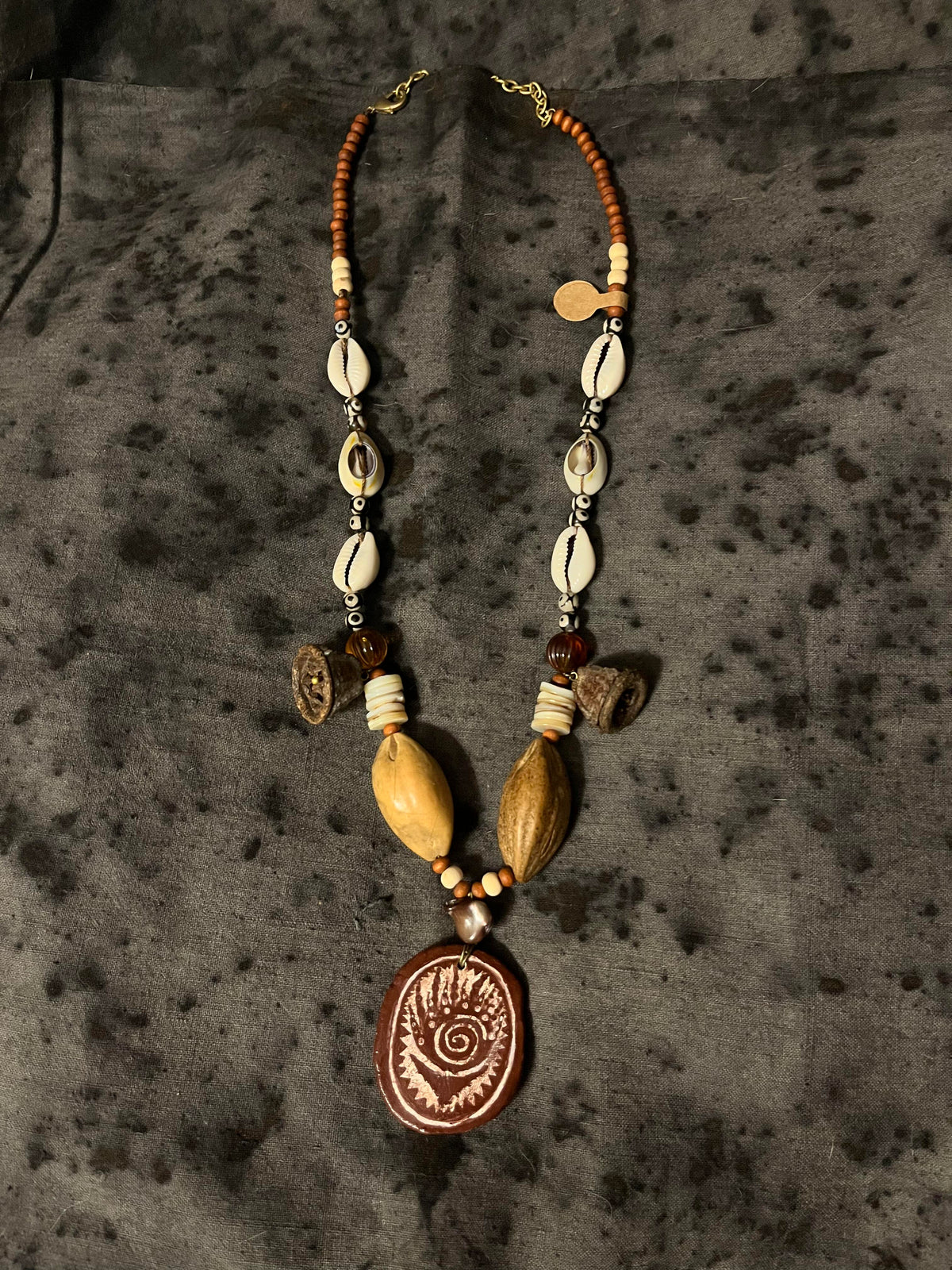 Tribal Shell Hand-Painted Totem Necklace – Wearable Art with Ancient Soul」