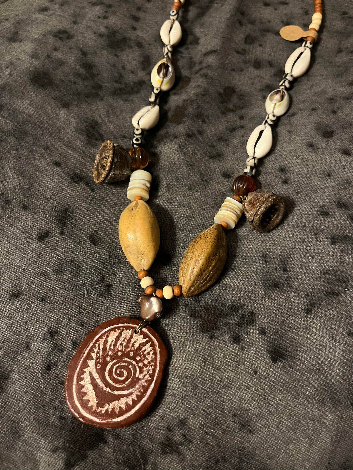 Tribal Shell Hand-Painted Totem Necklace – Wearable Art with Ancient Soul」