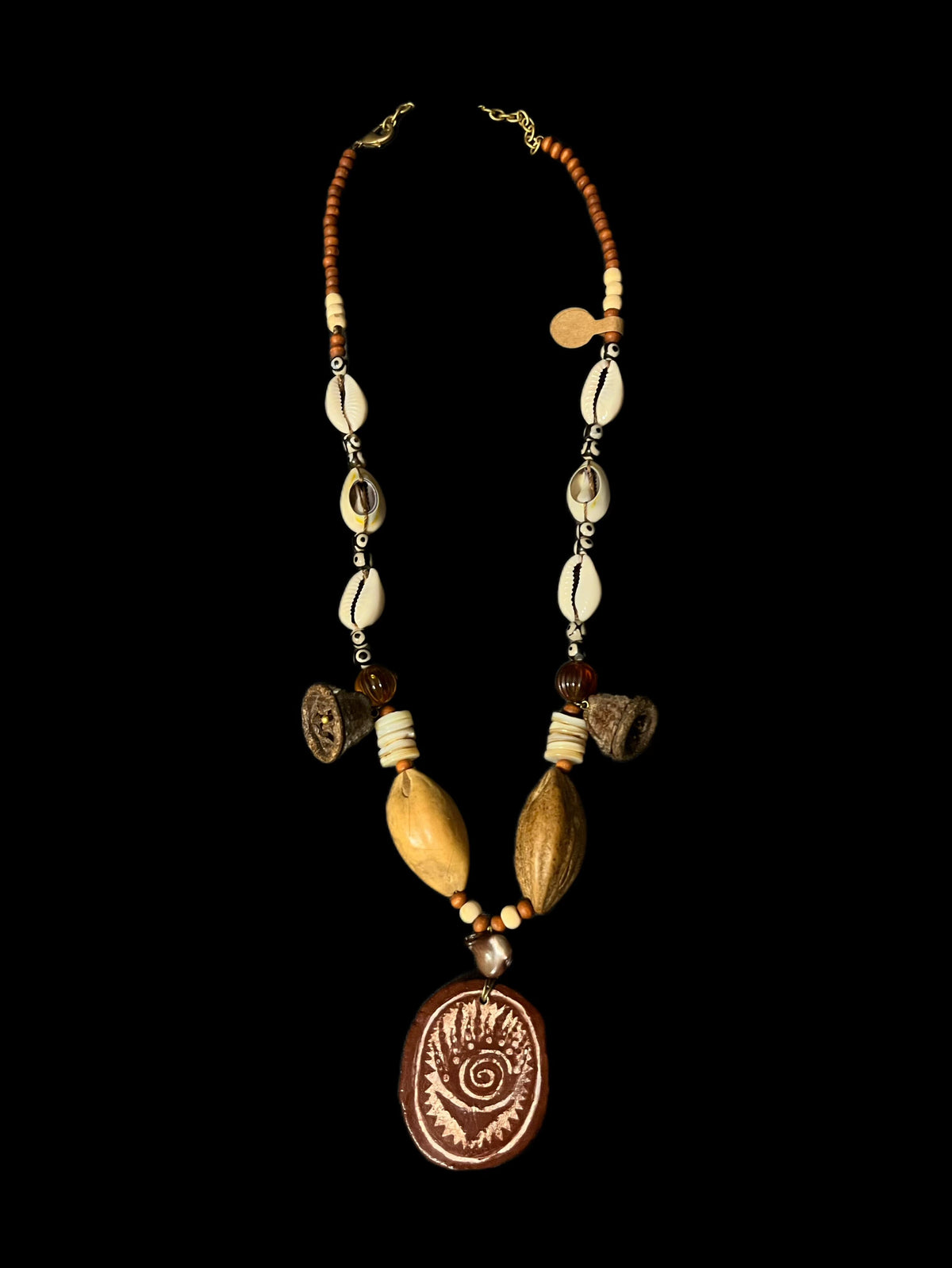 Tribal Shell Hand-Painted Totem Necklace – Wearable Art with Ancient Soul」
